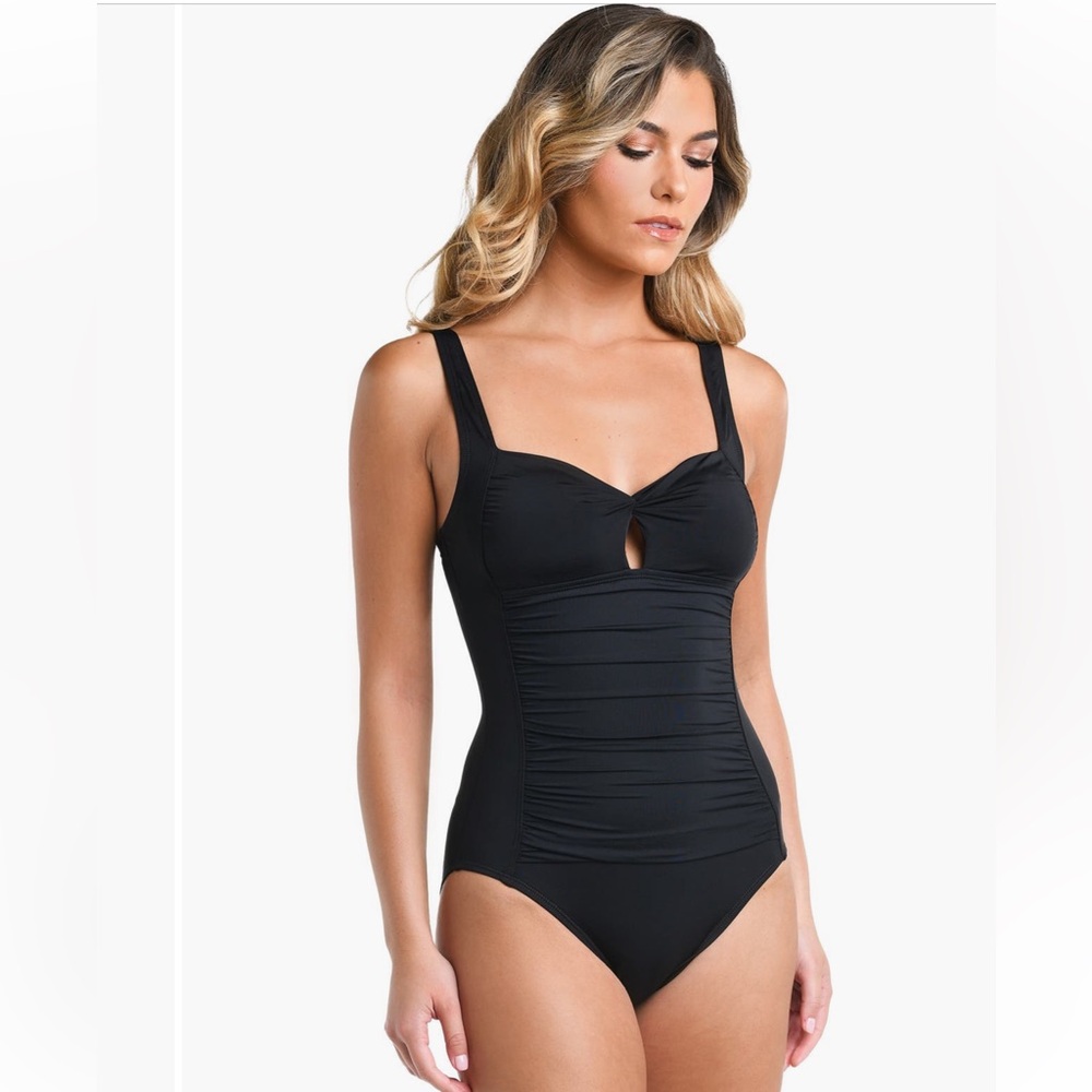 NWT La Blanca island goddess twist